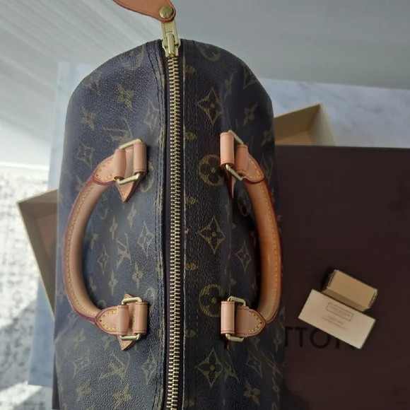 Louis Vuitton Speedy 25 with keys, box & dust bag.  Excellent Condition! - Picture 7 of 16